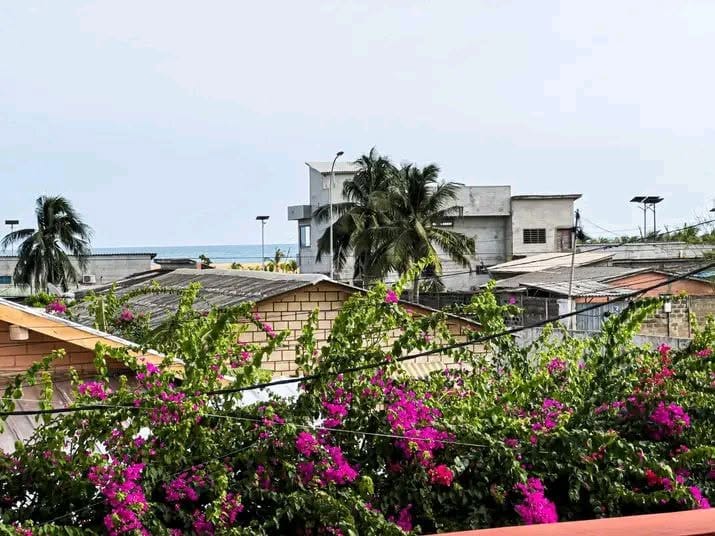 Maison meublée 6 chambres avec vue sur mer à Fidjrossè 13