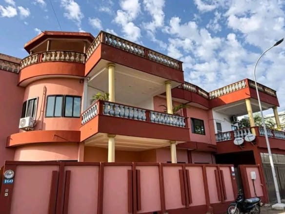 Maison meublée 6 chambres avec vue sur mer à Fidjrossè
