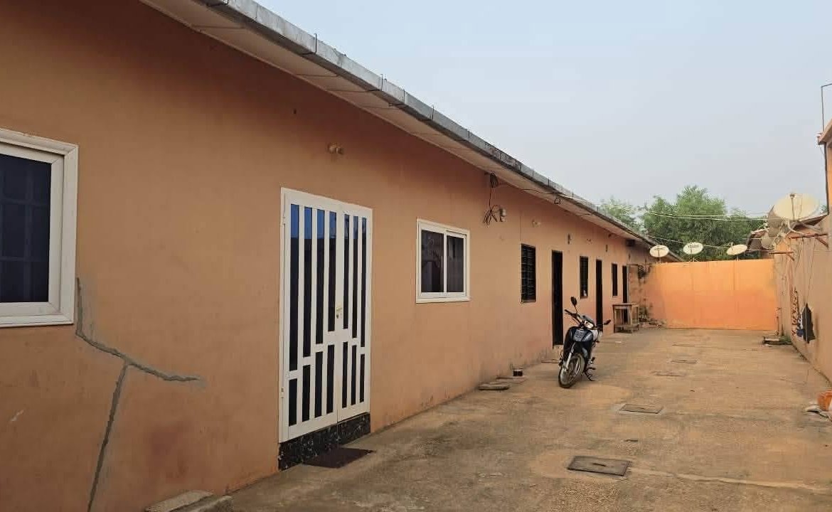 Maisons locatives à vendre à Togba Houéga