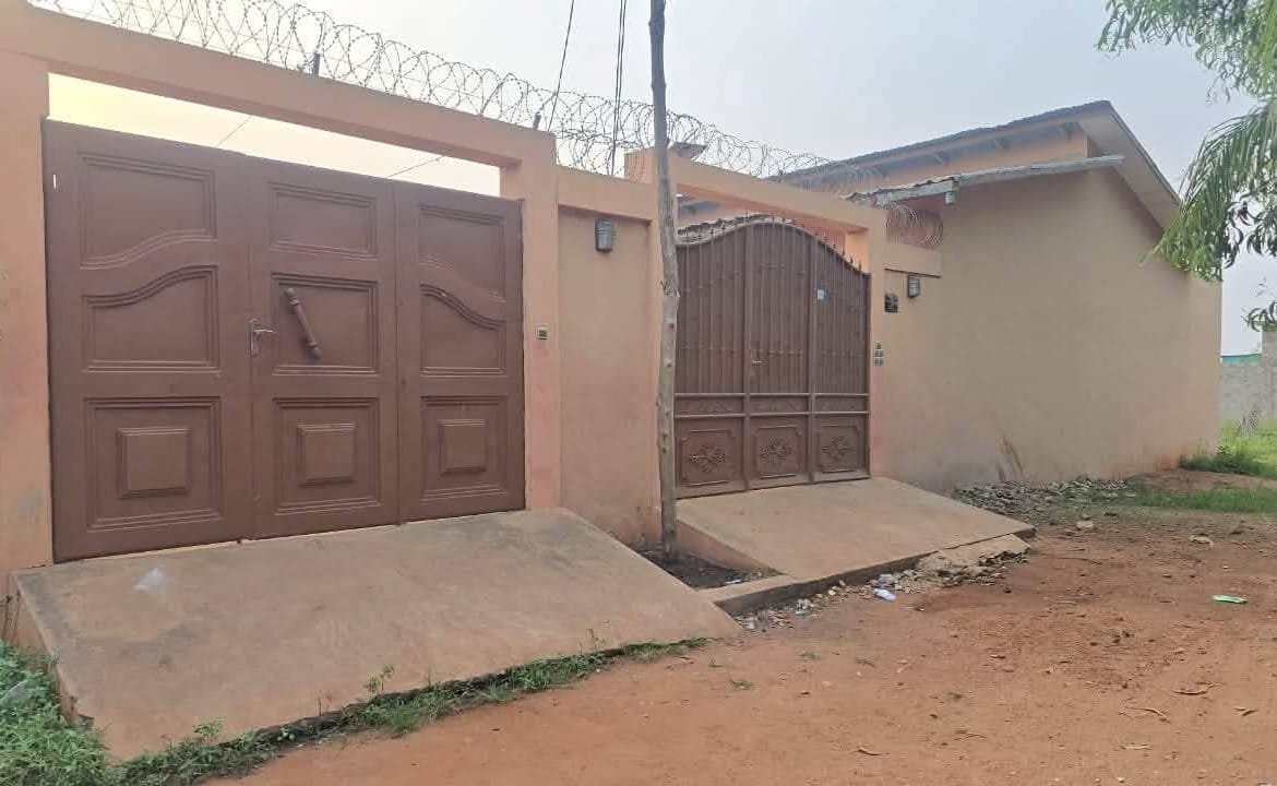 Maisons locatives à vendre à Togba Houéga 3