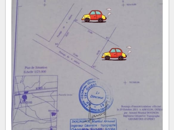 Parcelle en angle de rue avec titre foncier à Pahou