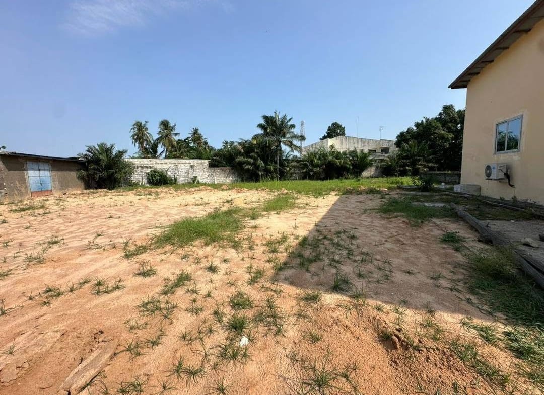 Terrain de 3 412 m² à Kouhounou Cotonou 2