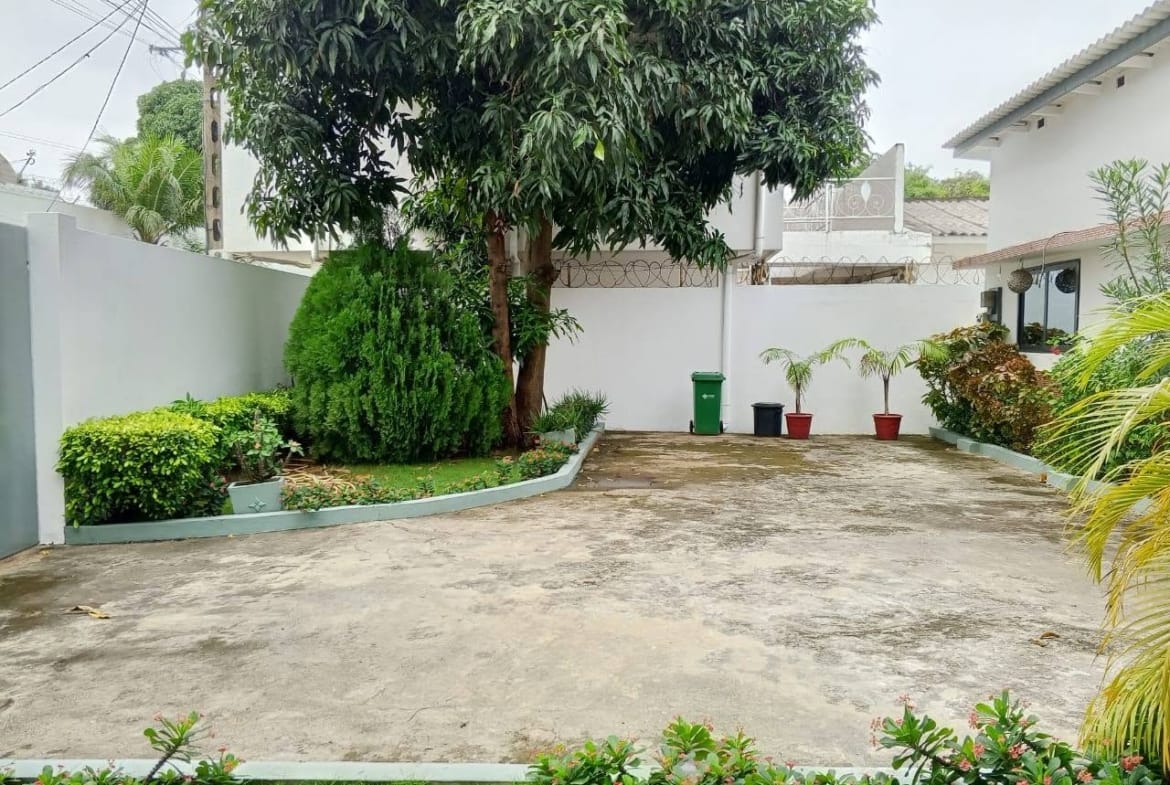 Villa 4 chambres à Camp Guézo 0