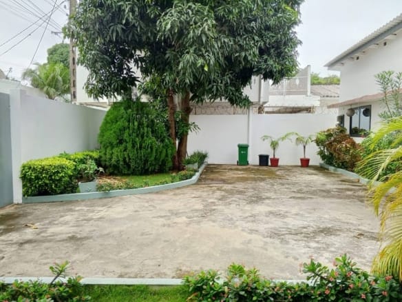 Villa 4 chambres à Camp Guézo 0