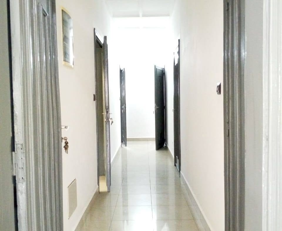 Villa 4 chambres à Camp Guézo 10