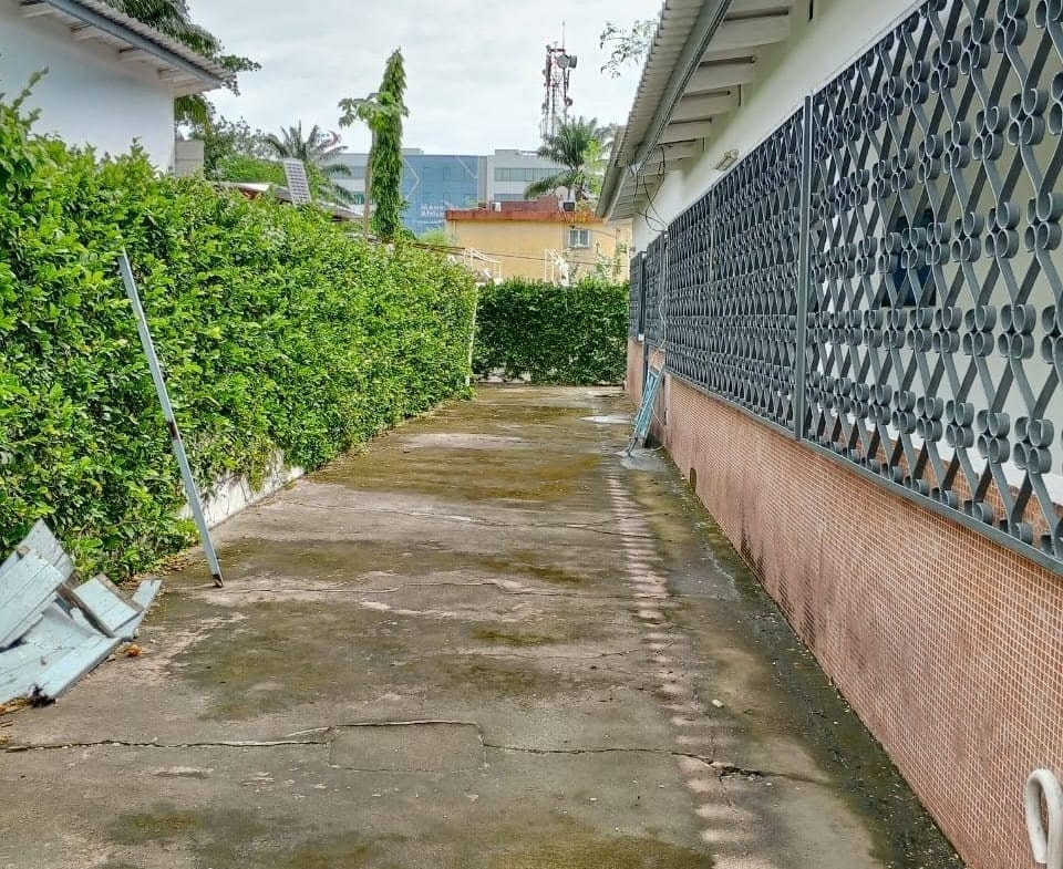 Villa 4 chambres à Camp Guézo 11
