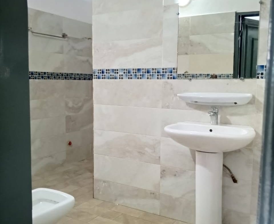 Villa 4 chambres à Camp Guézo 12