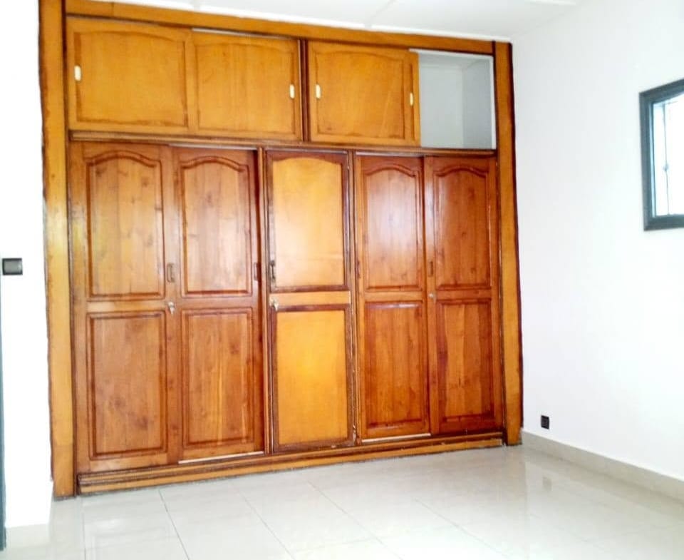 Villa 4 chambres à Camp Guézo 8