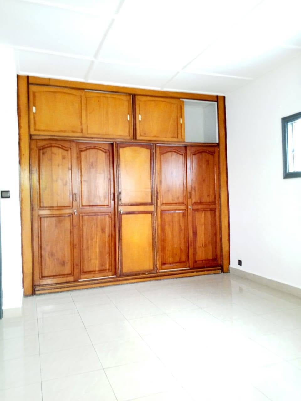 Villa 4 chambres à Camp Guézo 8 Villa 4 chambres à Camp Guézo 8
