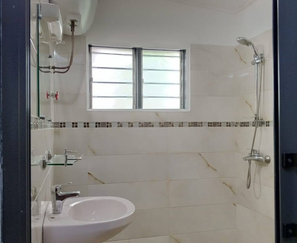 Villa 4 chambres à Camp Guézo 9