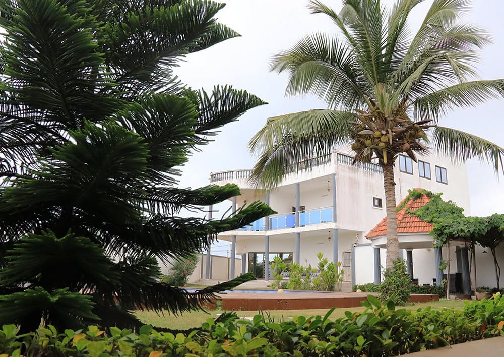 Villa avec piscine en bord de mer à Baguida Lomé 2