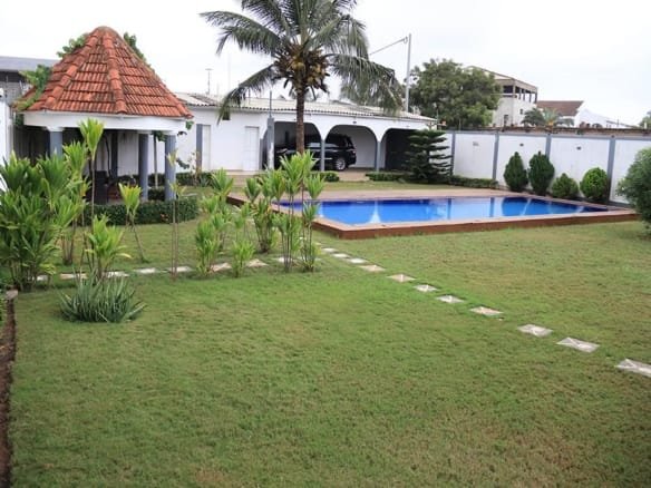 Villa avec piscine en bord de mer à Baguida Lomé