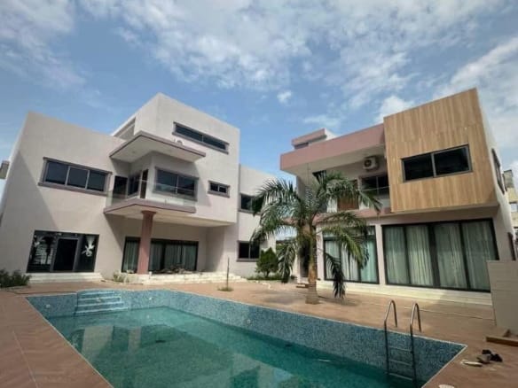 Villa de luxe avec piscine à Akpakpa CEN SAD