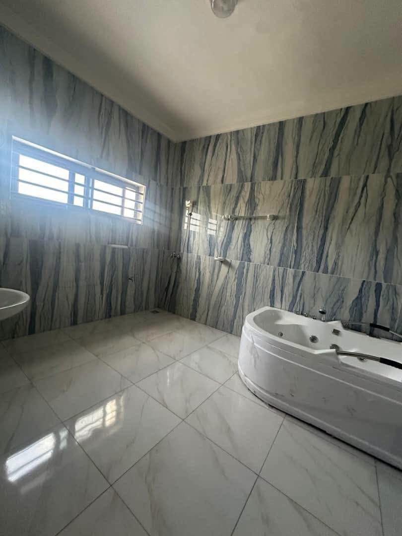 Villa de luxe avec piscine à Akpakpa CEN SAD 6