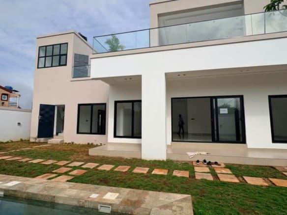 Villa de prestige avec piscine à Calavi Arconville
