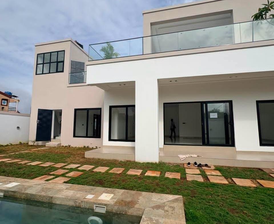 Villa de prestige avec piscine à Calavi Arconville