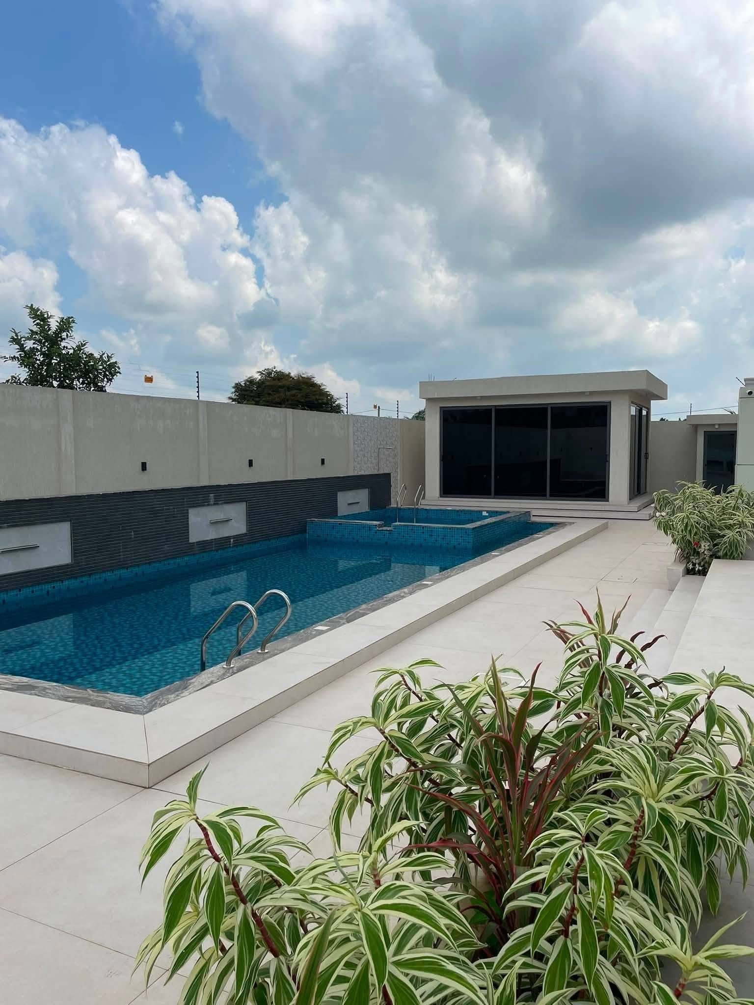 Villa de prestige avec sous sol à vendre à Calavi Zopah 3