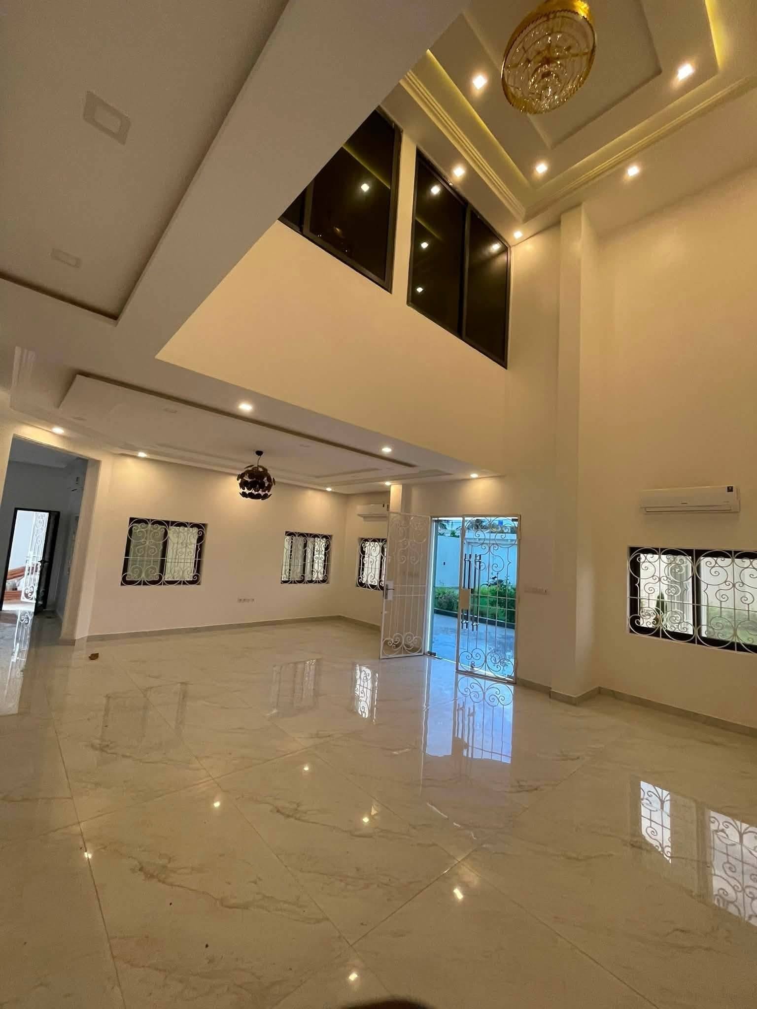 Villa de prestige avec sous sol à vendre à Calavi Zopah 4