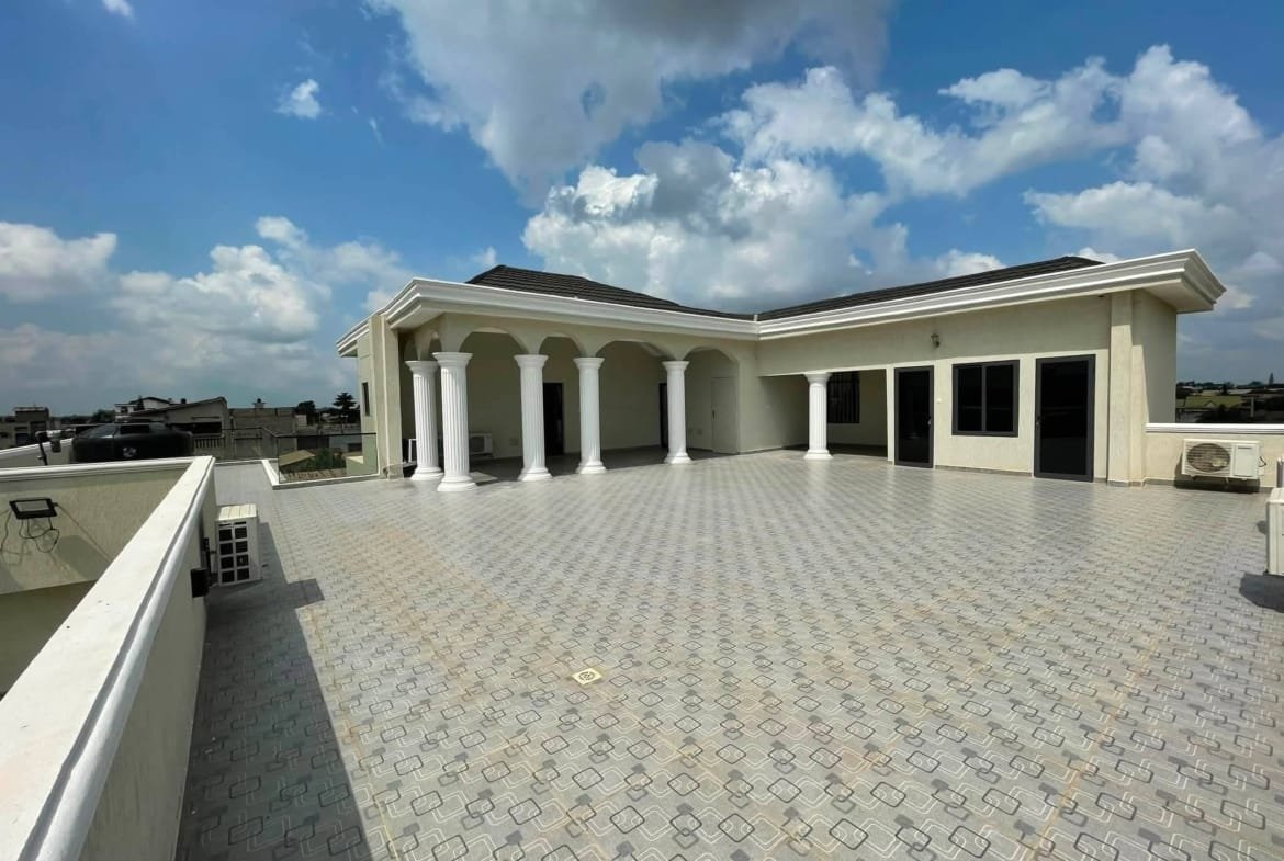 Villa de prestige avec sous sol à vendre à Calavi Zopah 6