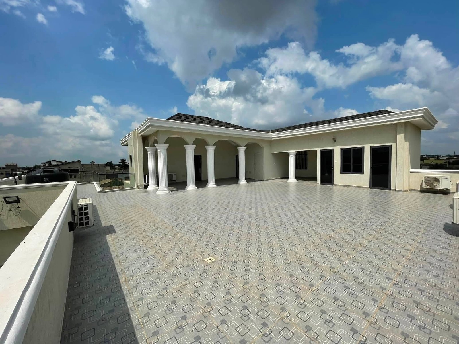 Villa de prestige avec sous sol à vendre à Calavi Zopah 6