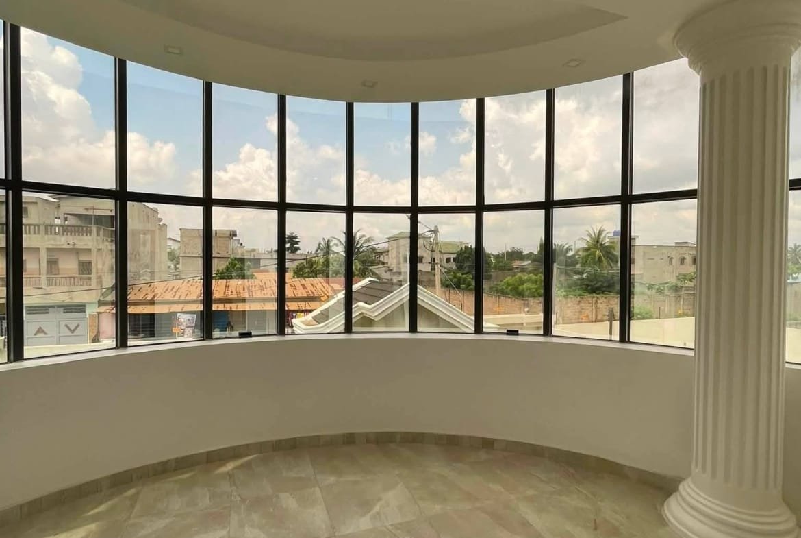 Villa de prestige avec sous sol à vendre à Calavi Zopah 7