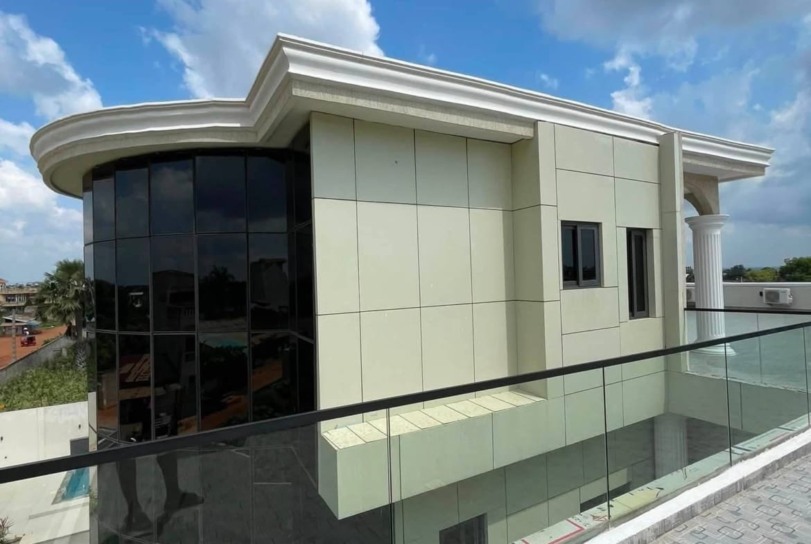 Villa de prestige avec sous sol à vendre à Calavi Zopah 9