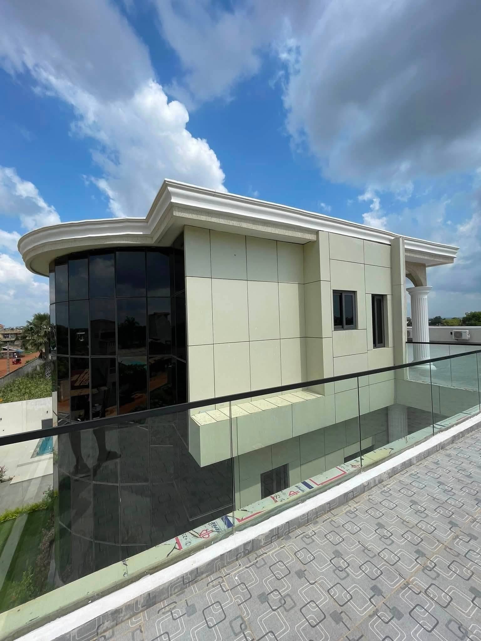 Villa de prestige avec sous sol à vendre à Calavi Zopah 9