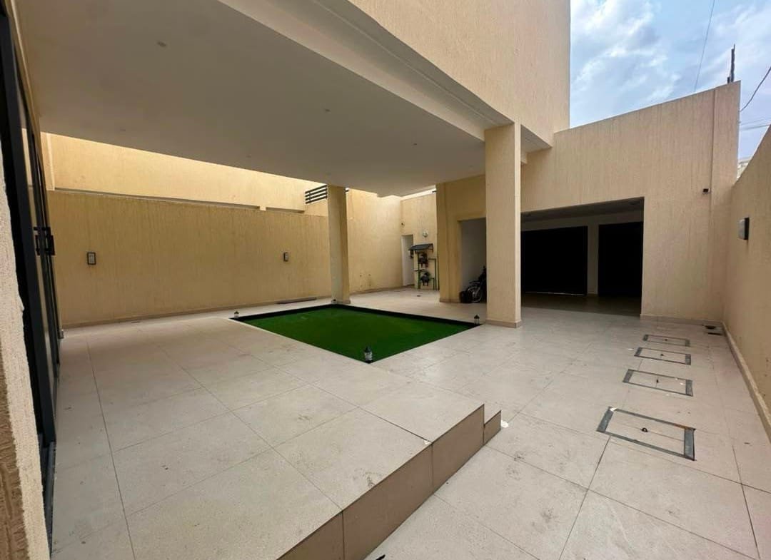 Villa duplex 4 chambres avec grande cour à Akpakpa Jak