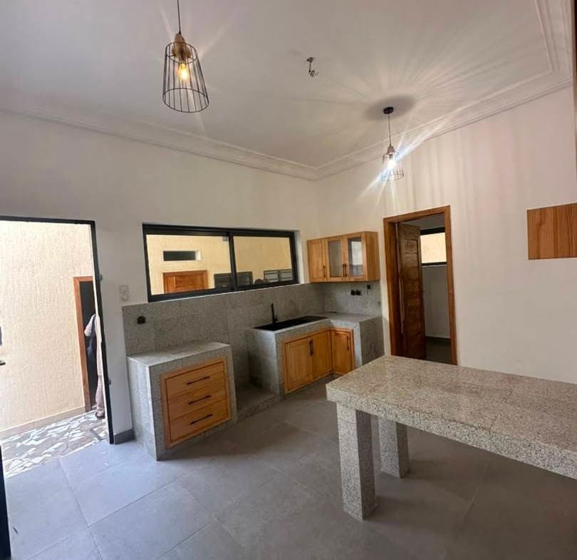 Villa duplex 4 chambres avec grande cour à Akpakpa Jak 15