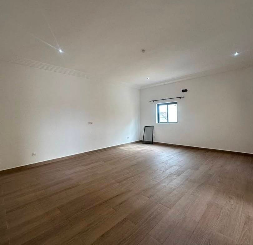 Villa duplex 4 chambres avec grande cour à Akpakpa Jak 16