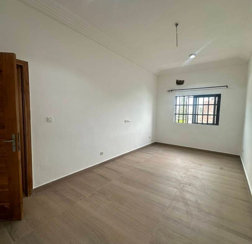 Villa duplex 4 chambres avec grande cour à Akpakpa Jak 17