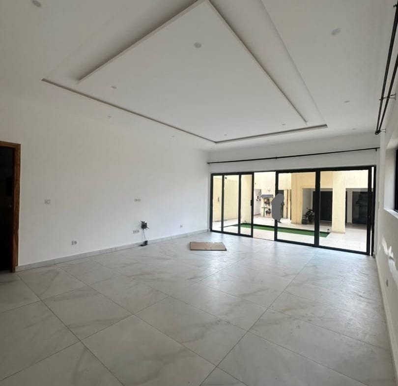 Villa duplex 4 chambres avec grande cour à Akpakpa Jak 5