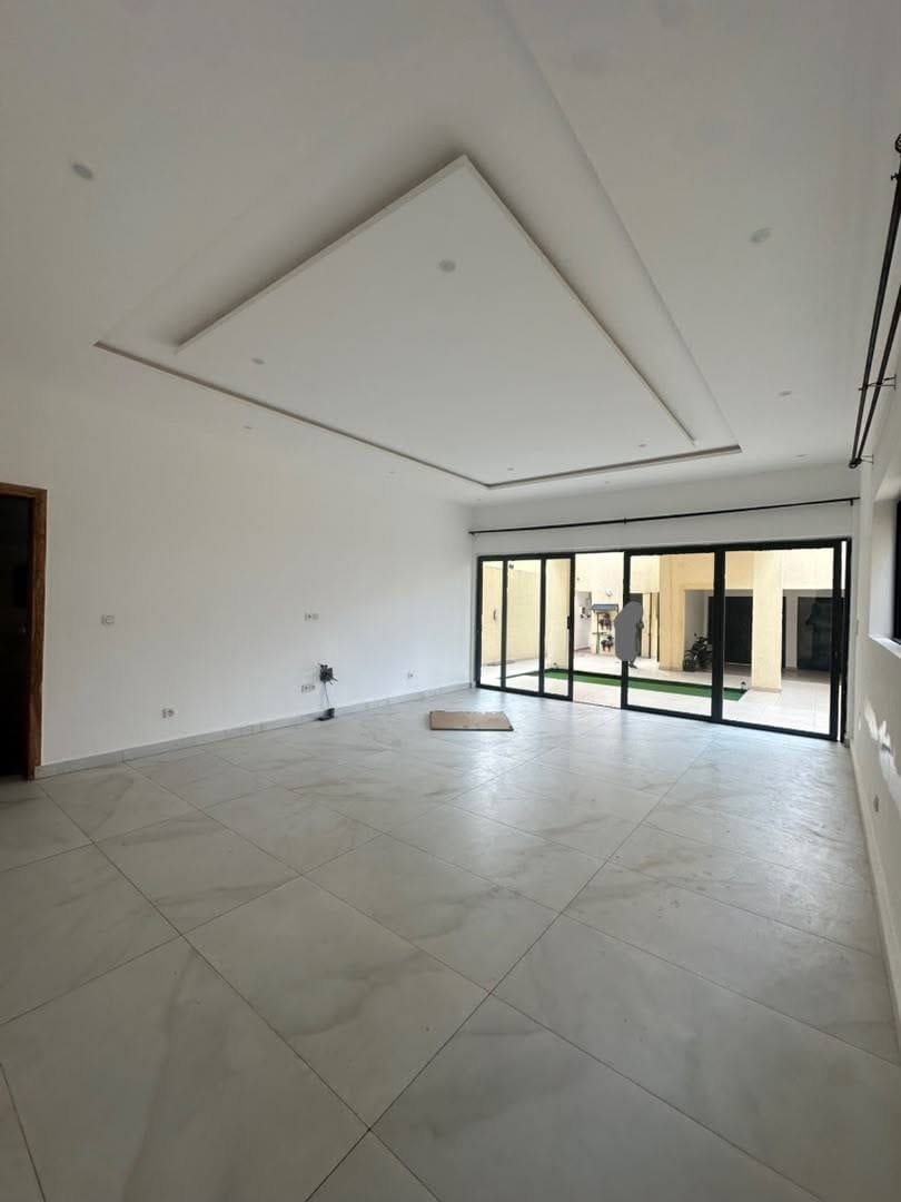 Villa duplex 4 chambres avec grande cour à Akpakpa Jak 5 Villa duplex 4 chambres avec grande cour à Akpakpa Jak 5