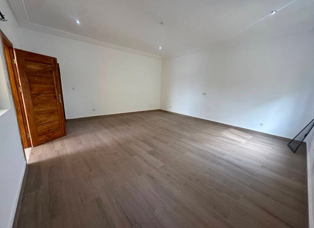 Villa duplex 4 chambres avec grande cour à Akpakpa Jak 6