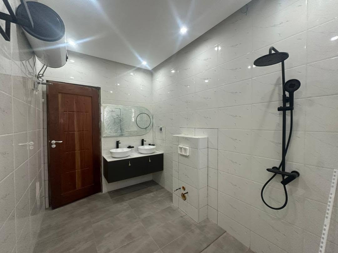 Villa duplex avec piscine à Fidjrossè Togbin Plage 12