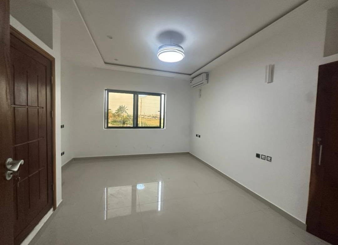 Villa duplex avec piscine à Fidjrossè Togbin Plage 13