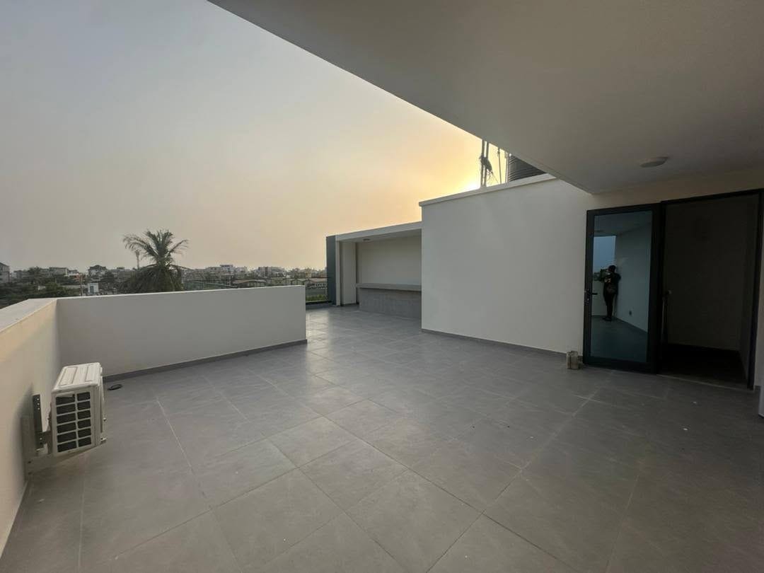 Villa duplex avec piscine à Fidjrossè Togbin Plage 2