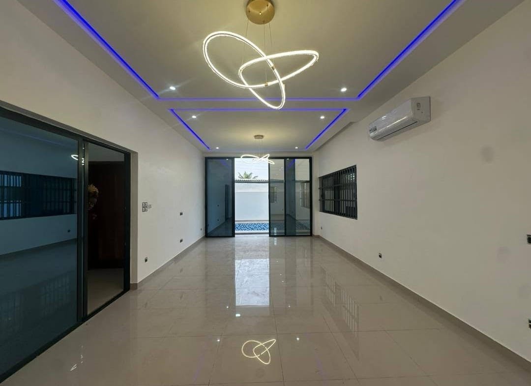 Villa duplex avec piscine à Fidjrossè Togbin Plage 3