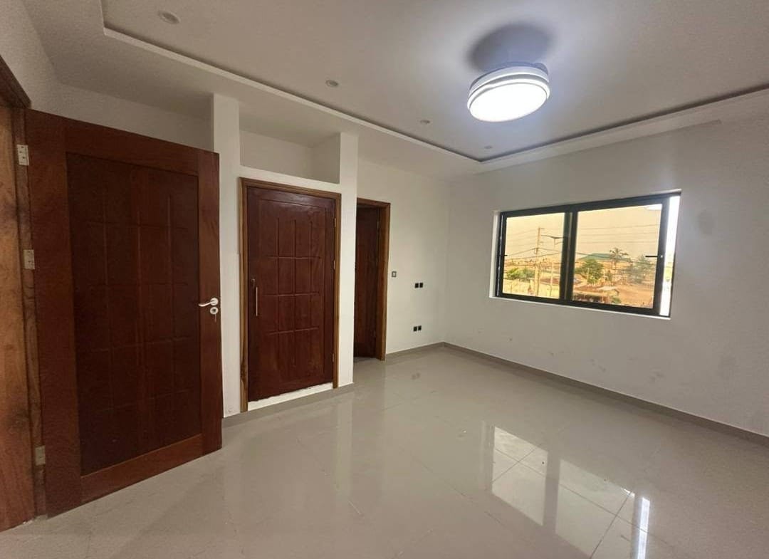 Villa duplex avec piscine à Fidjrossè Togbin Plage 6