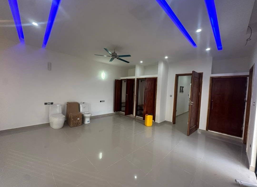 Villa duplex avec piscine à Fidjrossè Togbin Plage 7