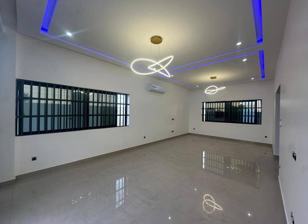 Villa duplex avec piscine à Fidjrossè Togbin Plage 8
