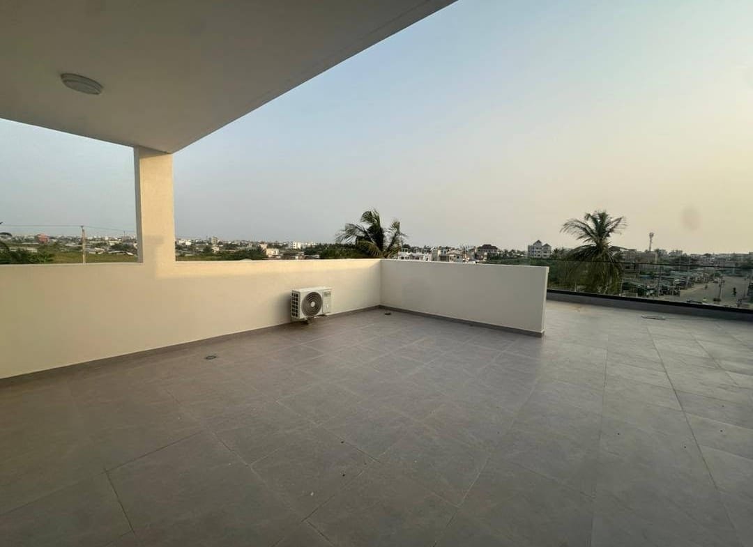 Villa duplex avec piscine à Fidjrossè Togbin Plage 9