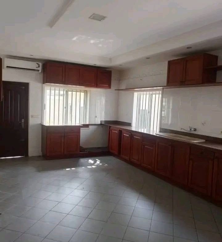 Villa duplex avec piscine à louer derrière Erevan 12