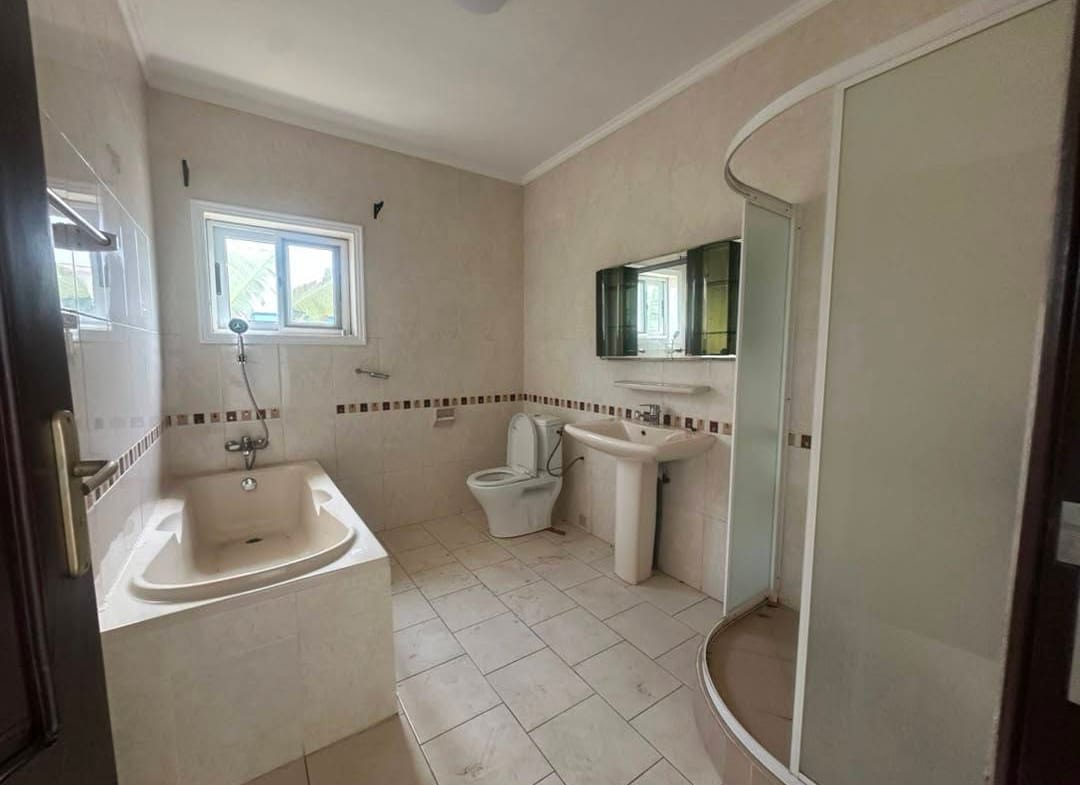 Villa duplex avec piscine à louer derrière Erevan 13