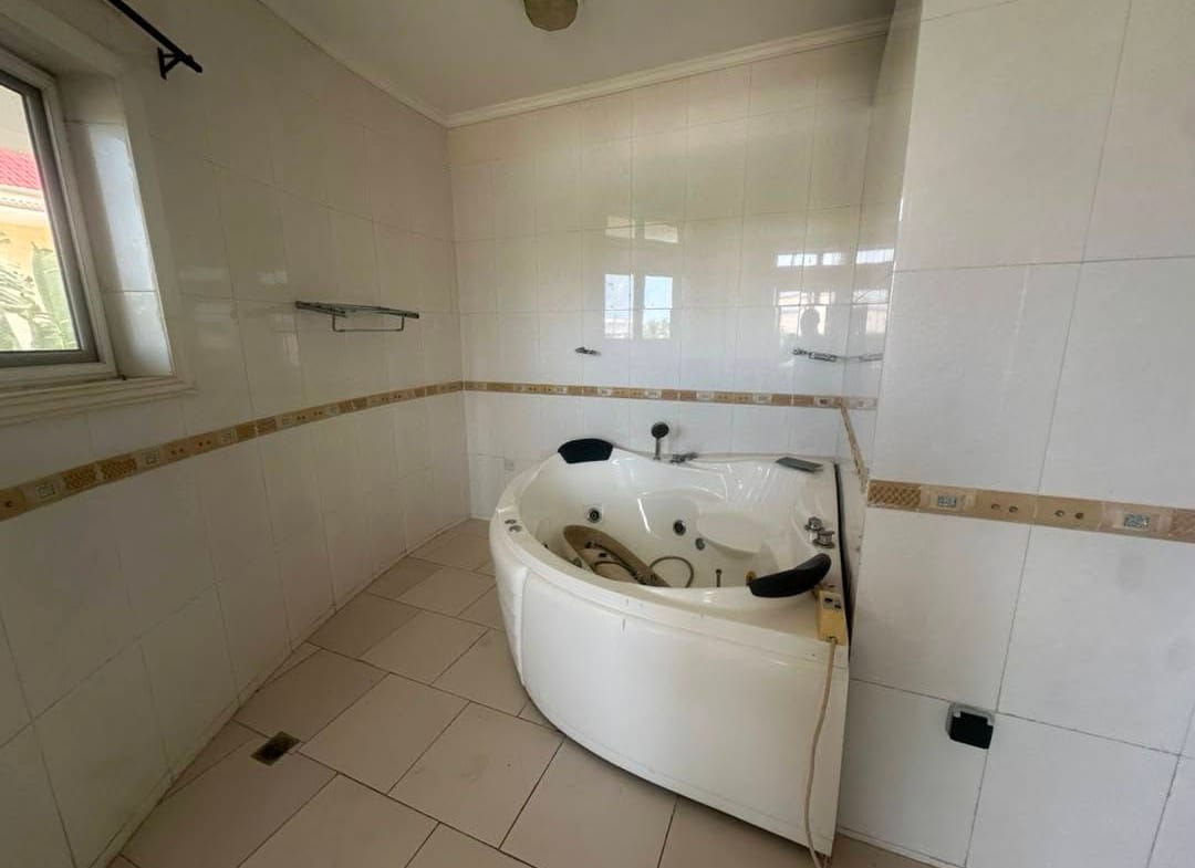Villa duplex avec piscine à louer derrière Erevan 15