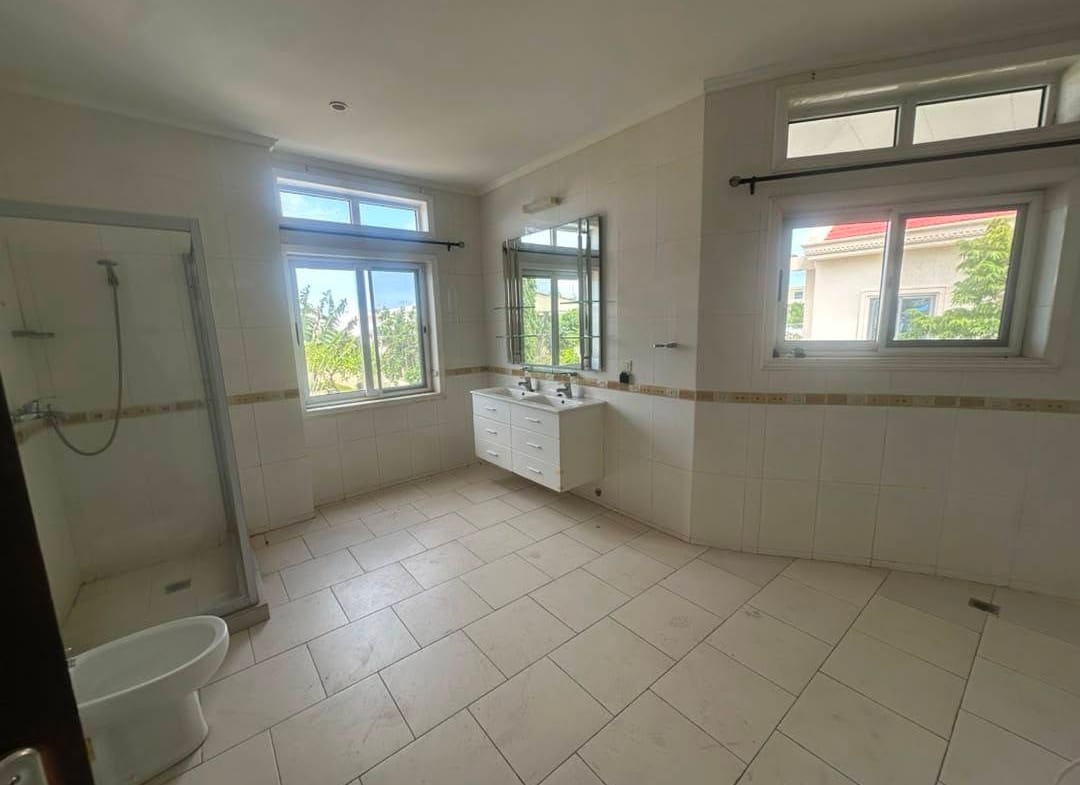 Villa duplex avec piscine à louer derrière Erevan 16