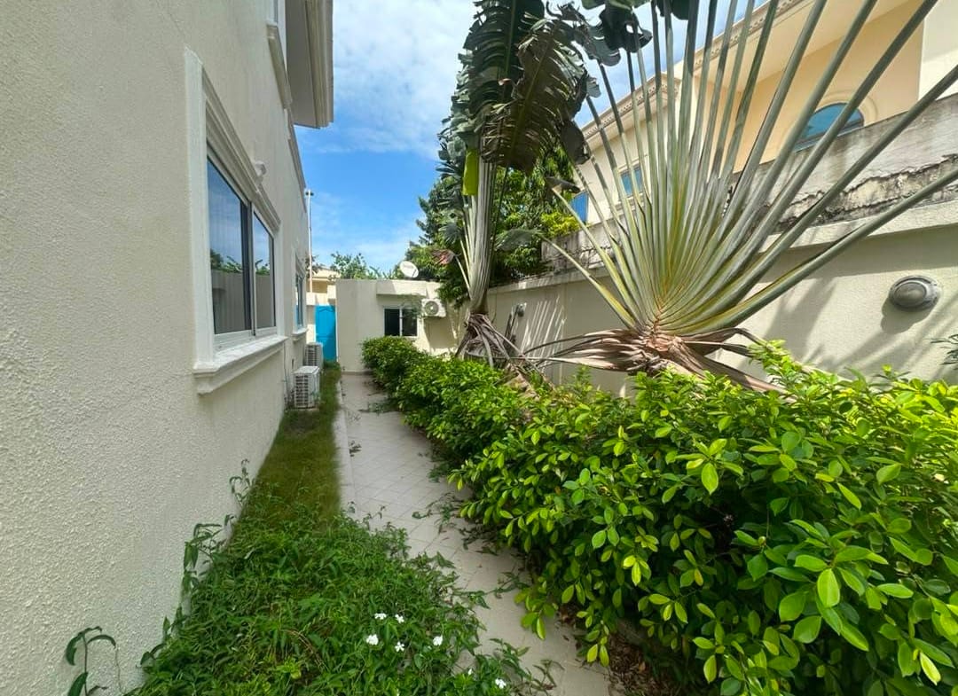 Villa duplex avec piscine à louer derrière Erevan 2