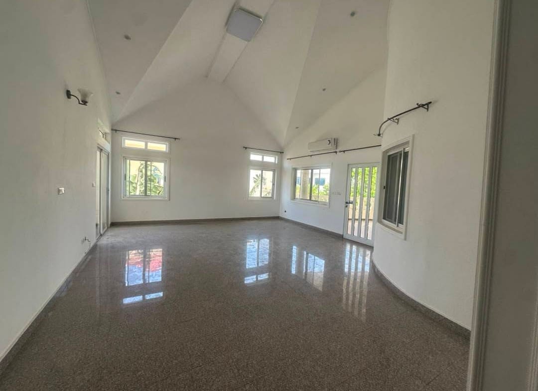 Villa duplex avec piscine à louer derrière Erevan 4