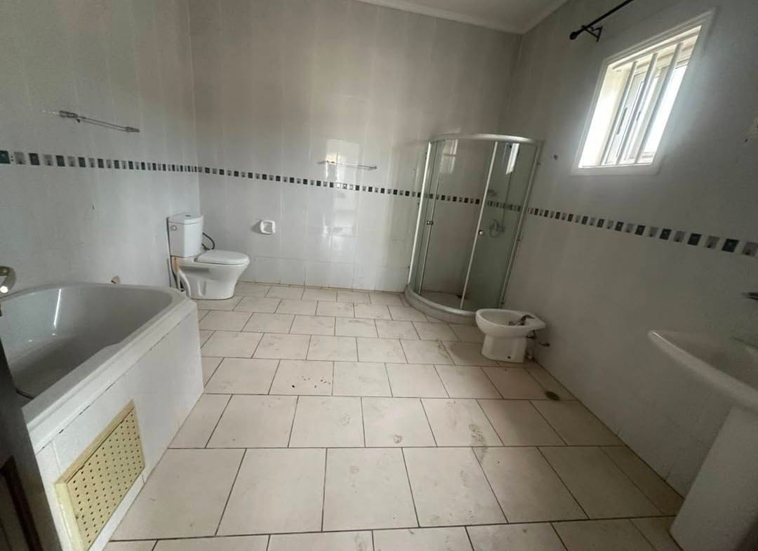 Villa duplex avec piscine à louer derrière Erevan 7