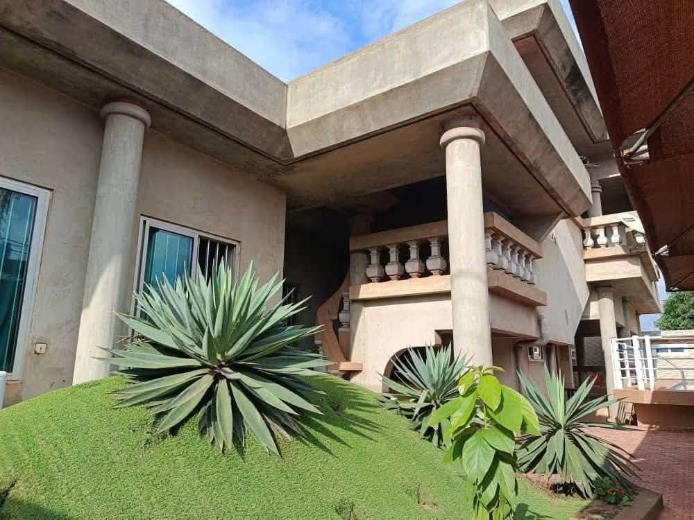 Villa duplex avec piscine à vendre à Godomey Togoudo 3